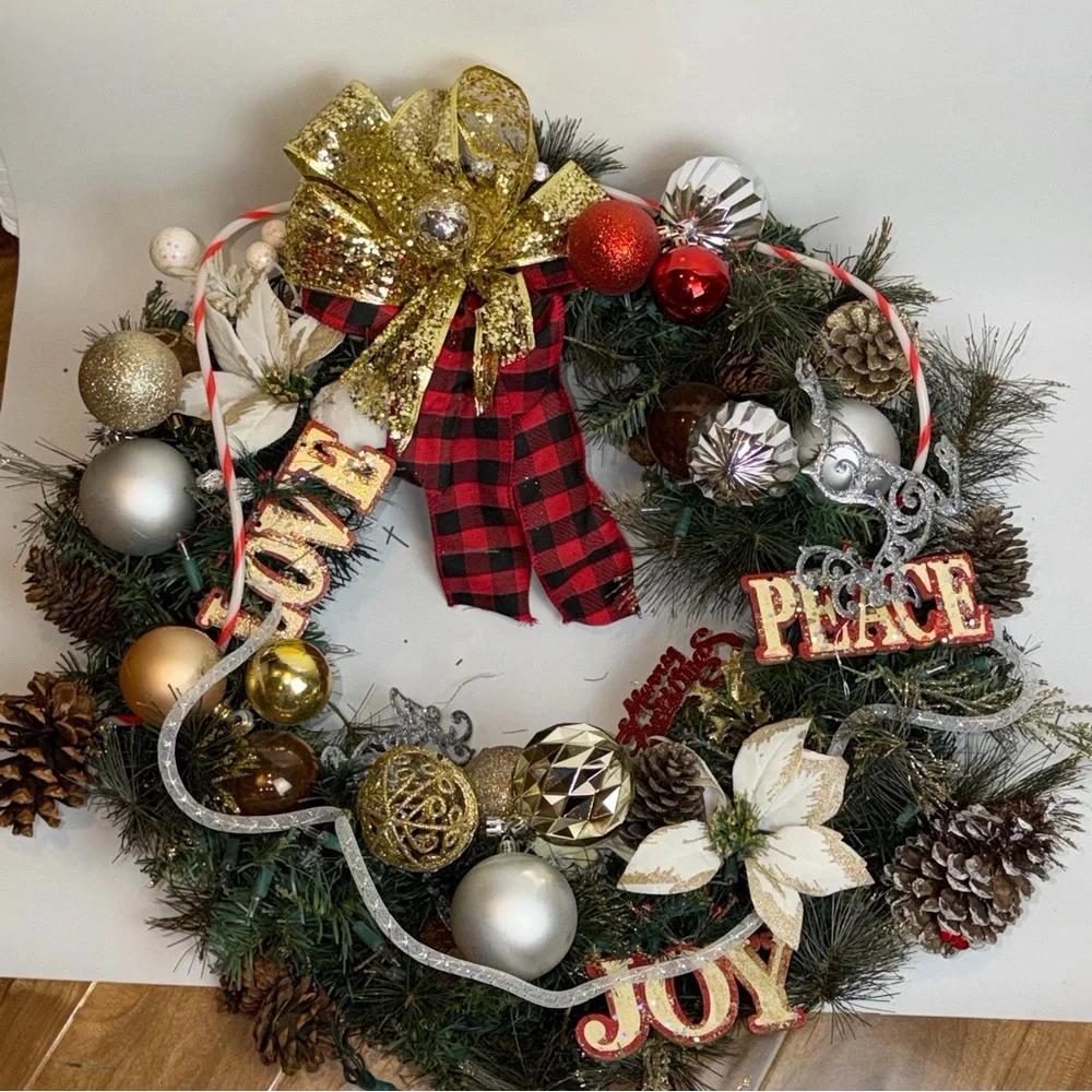 Festive Holiday Wreath with Gold and Red Accents